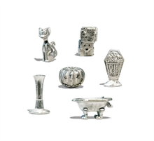 Load image into Gallery viewer, Monopoly A Nightmare Before Christmas Board Game