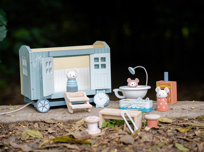 Tenderleaf Secret Meadow Shepherds Hut Pull along