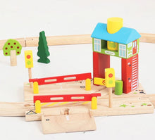 Load image into Gallery viewer, BigJigs Toys Rail Signal Box Train