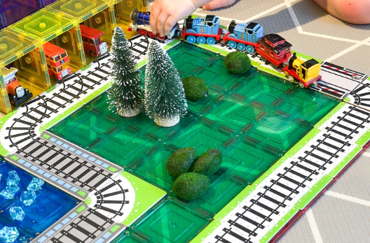 Learn & Grow Toys Magnetic Tile Toppers Train Track 36pc Set Construction