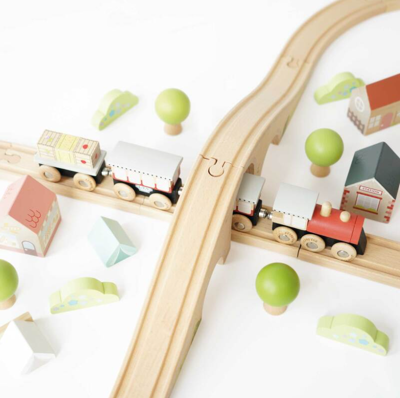 Le Toy Van Figure of Eight Train Set 49pc