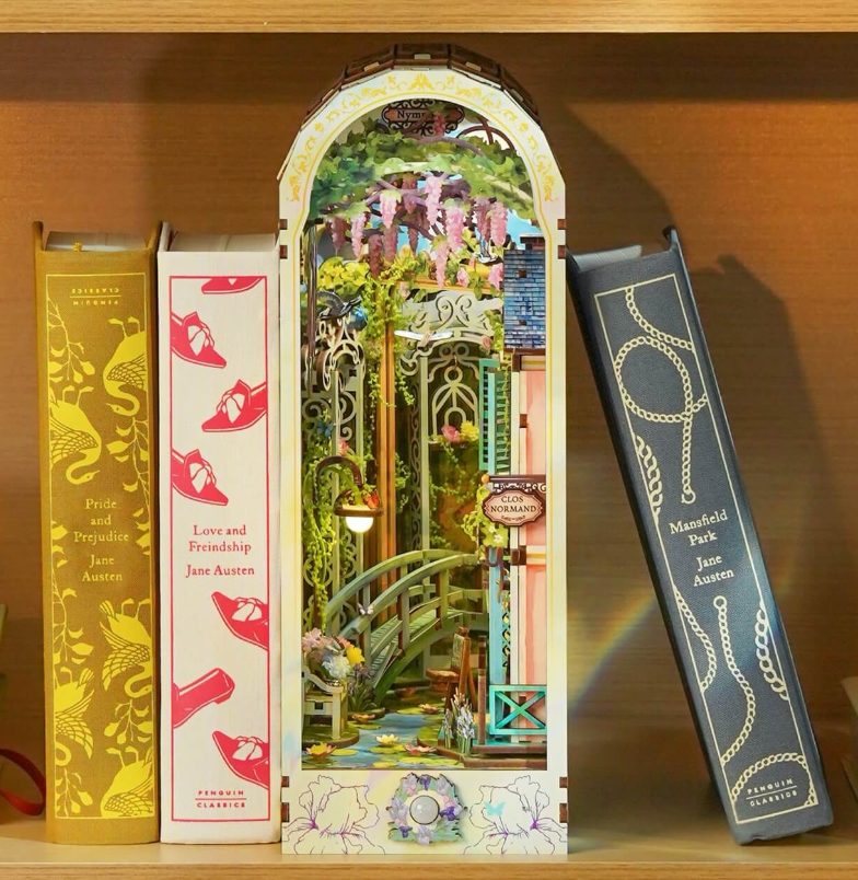 Tonecheer Giverny Garden Large Book Nook