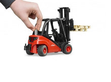 Load image into Gallery viewer, Bruder Linde Fork Lift H30D with 2 Pallets
